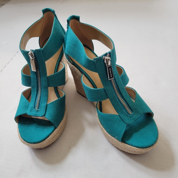 Michael Kors Berkley Canvas Espadrille Wedge Sandals, Ladies Size 8 - Picture 2 of 8